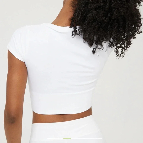 OFFLINE By Aerie Sidewalk Seamless Cropped T-Shirt size L EUC - Picture 2 of 5